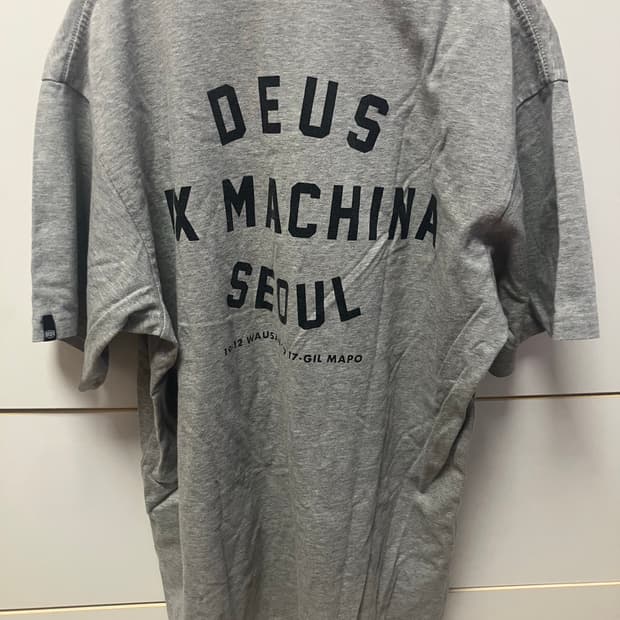 데우스 엑스 마키나Seoul College T-Shirt  L