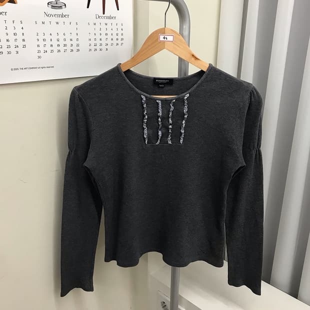 버버리 체크 프릴 퍼프 긴팔티