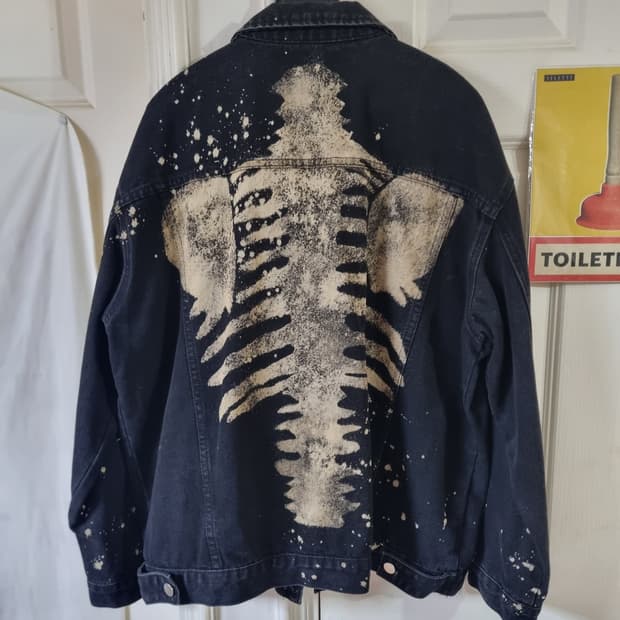 RUNDS 블리치 트러커