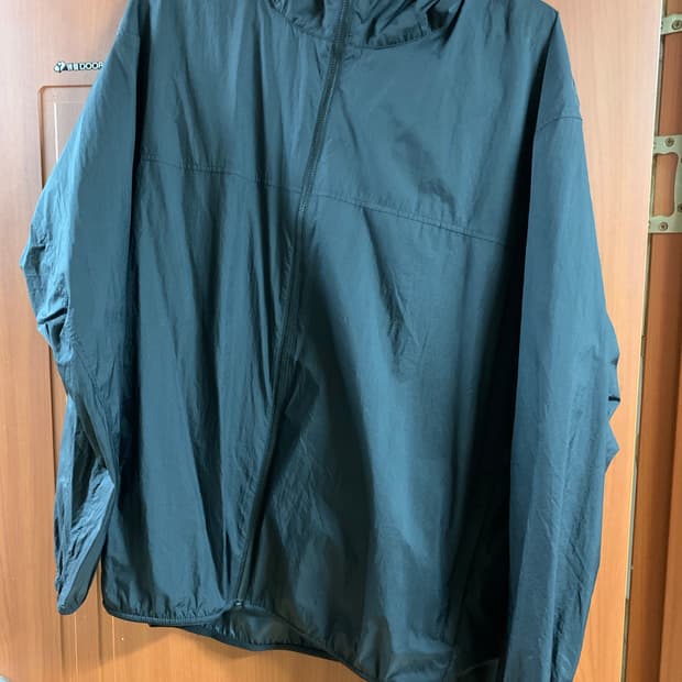 [XXL]유니클로 uv포켓터블 바람막이 블랙