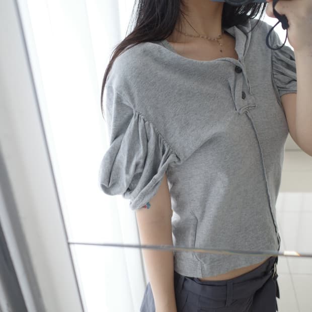 Gather sleeve button top