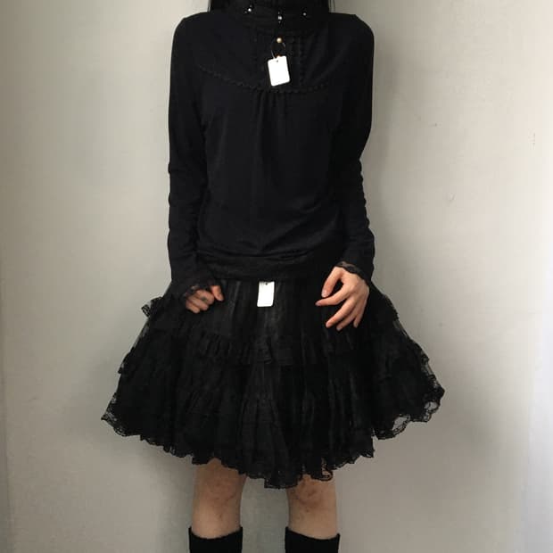 Frill point high neck sleeve