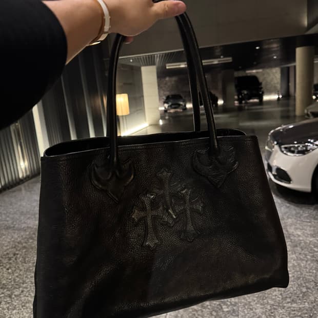 크롬하츠 트리플크로스 레더패치 토트백