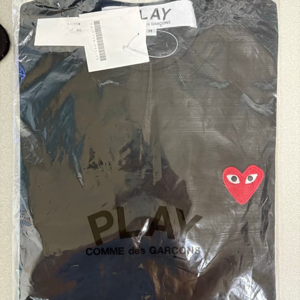 꼼데가르송 반팔 M 새상품