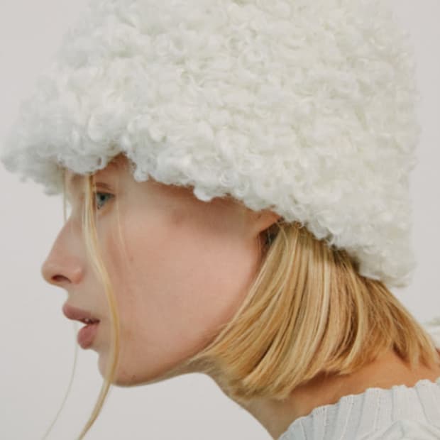 어썸니즈 law lampshade hat(리사 착용)