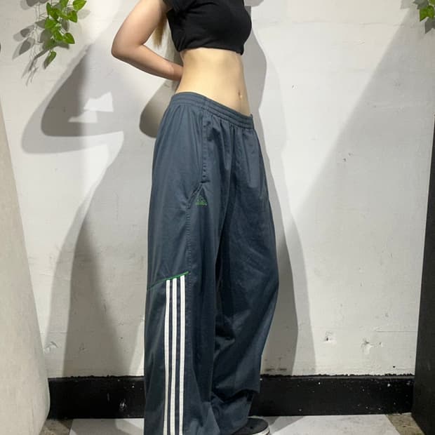 아디다스 차콜 화이트 삼선 와이드 팬츠 M