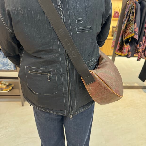 에트로 반달 크로스백 새상품