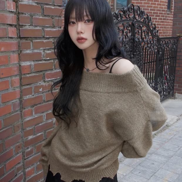 락케이크 오프숄더 데미지 니트 브라운