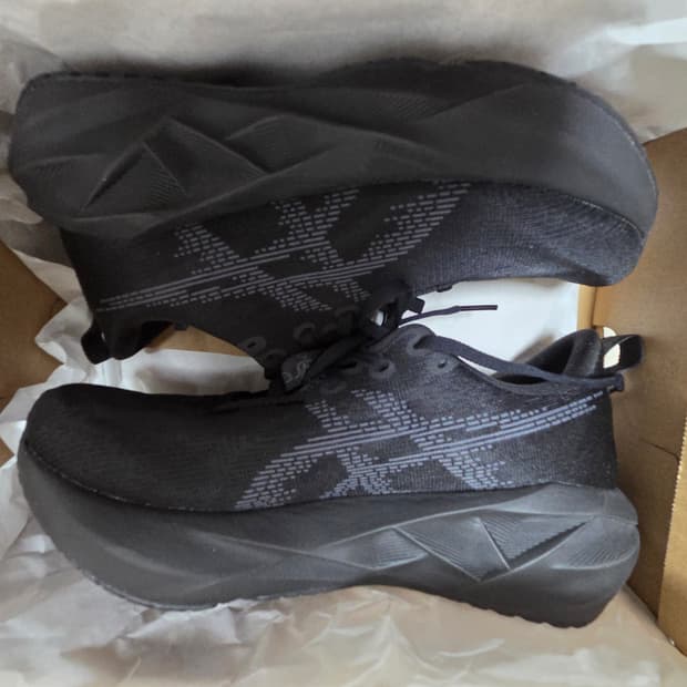 일본판 새상품 아식스 노바블라스트5 245mm 블랙