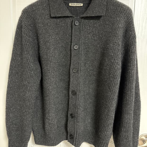인사일런스 라쿤 칼라 니트 가디건