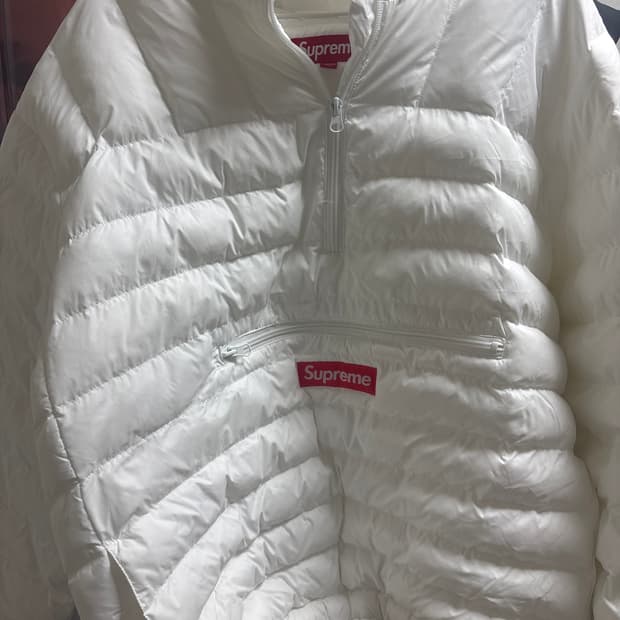 슈프림 경량패딩