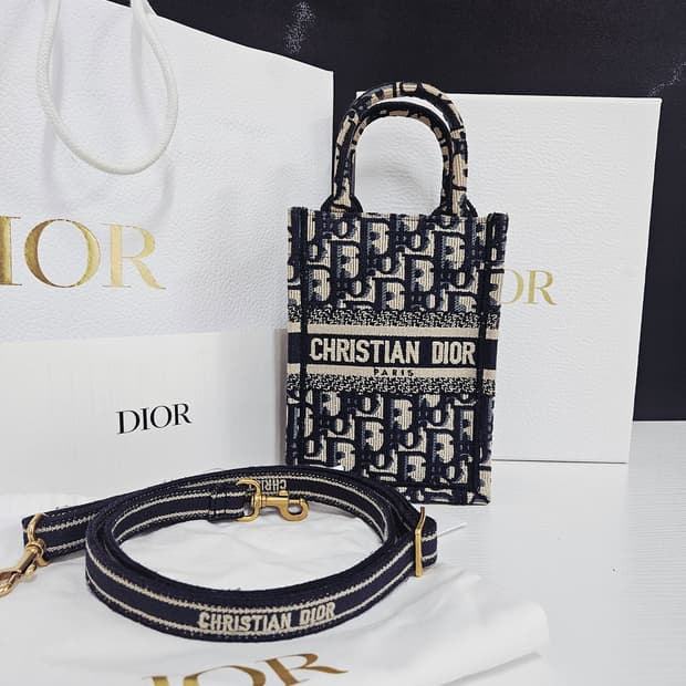 디올 미니 북도트 백 (영수증 포함 새상품급)