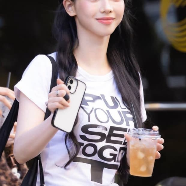새상품 헬레네파리스 아트워크 하프 슬리브 반팔