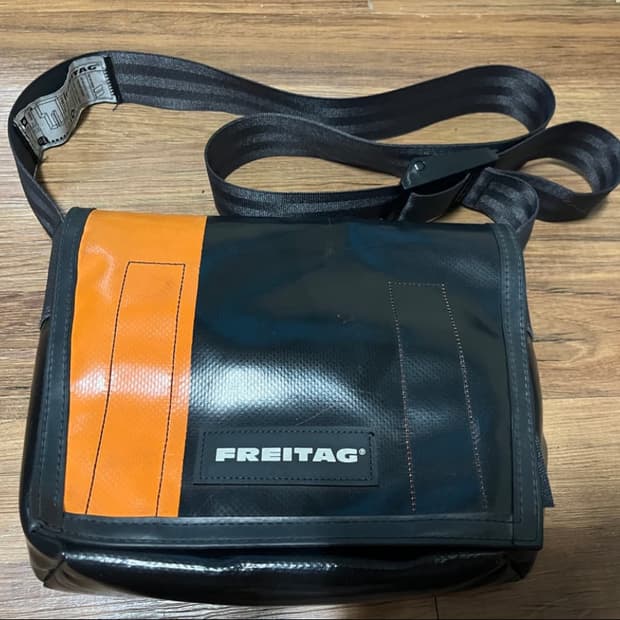 프라이탁 라씨 블랙(검정/주황) 팝니다