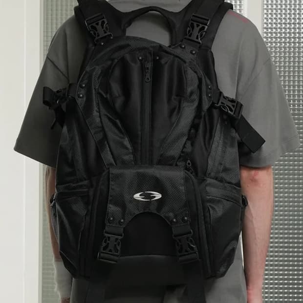 그레일즈 멀티 버클 백팩