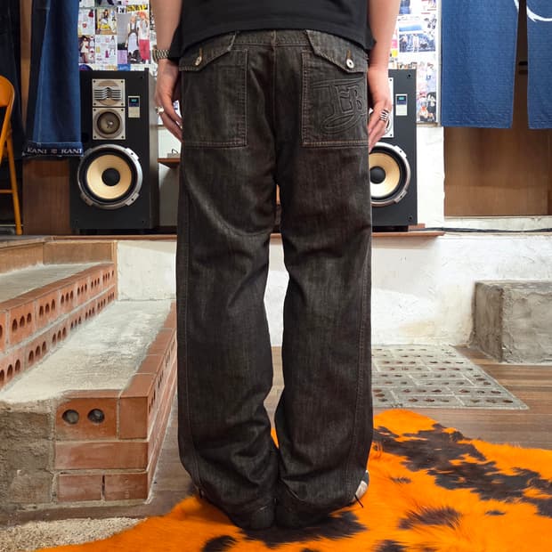 후부 포켓 포인트 그레이 와이드 데님 팬츠