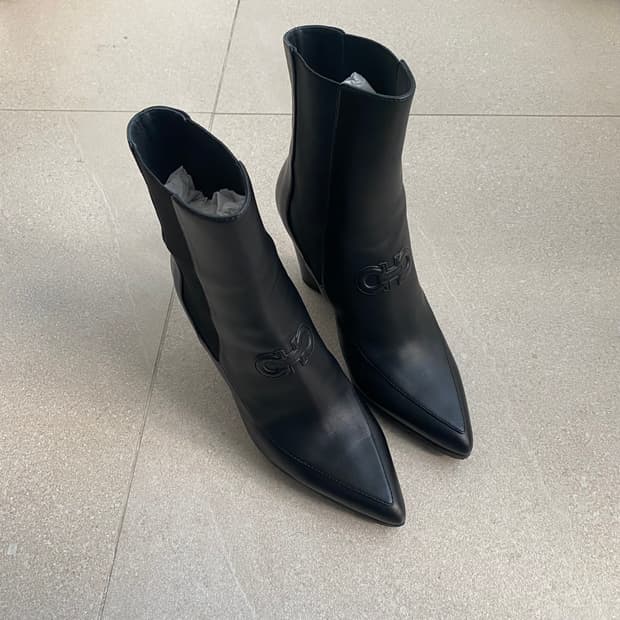 [250] 페라가모 MARINEO 간치니 여성 밴딩 부츠 7.5