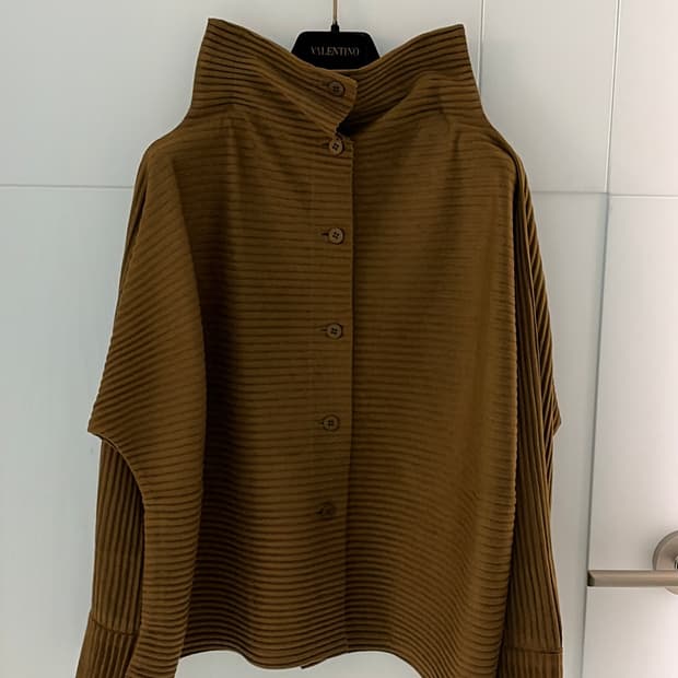  이세이미야케me 하이탑 플리츠 가디건 정품 