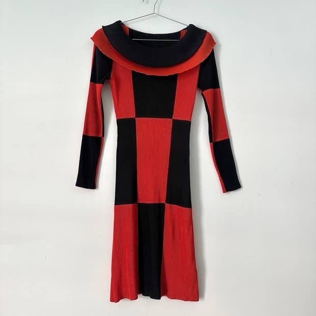 Circling pleats ops / black & orange
