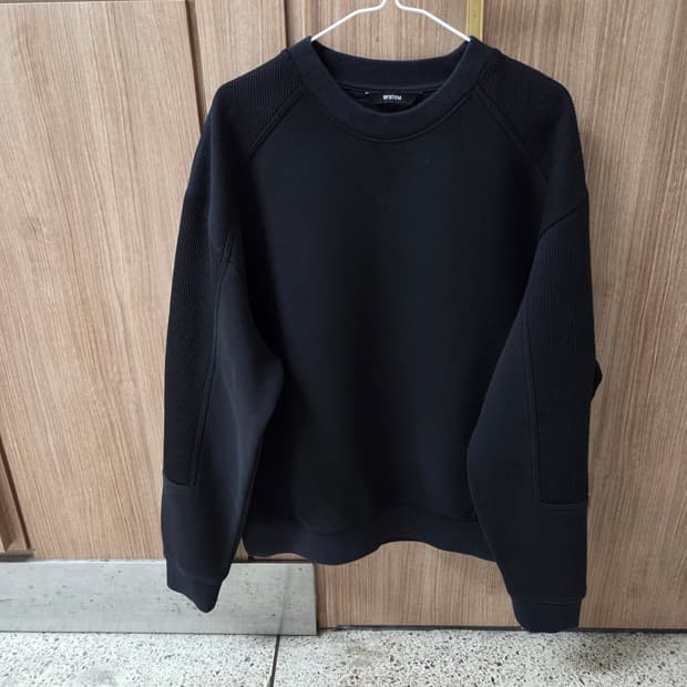 시스템옴므 블랙 맨투맨 100