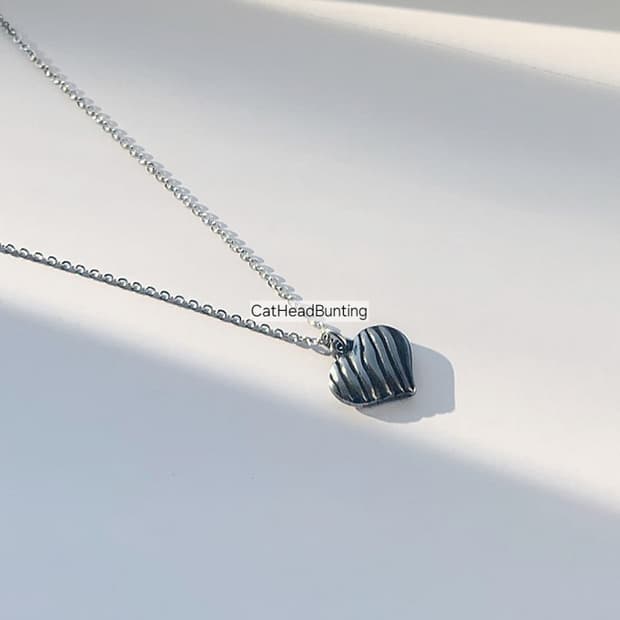 블랙업 하트 지브라 팬던트 목걸이