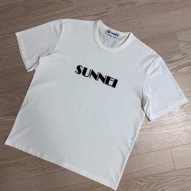 써네이 sunnei 자수 로고 반팔 티셔츠 화이트 L 사이즈