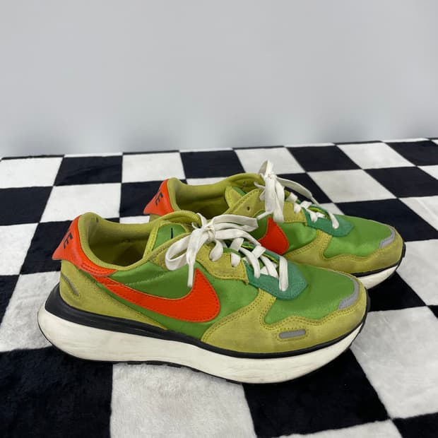 나이키 피닉스 와플 스니커즈 245mm