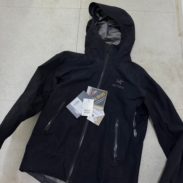 아크테릭스 베타 LT   L 사이즈 사진찍고 절대 안입습니다  상태 8.