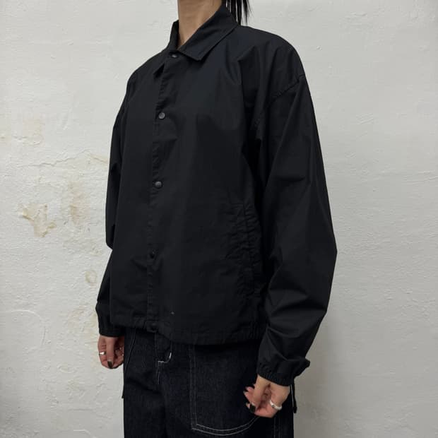 빔즈(BEAMS) 블랙컬러 코튼 스트랩 오버 실루엣 스냅버튼 쇼트 자켓