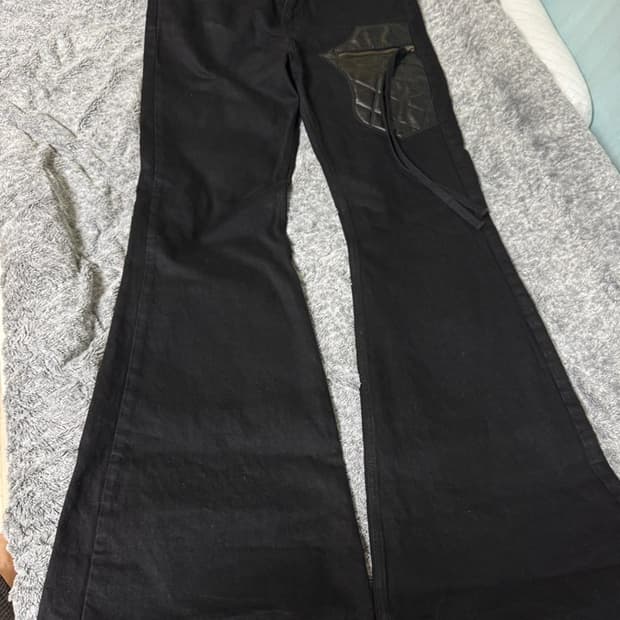 에모스탠스클럽 v2레더패치플레어진 2사이즈