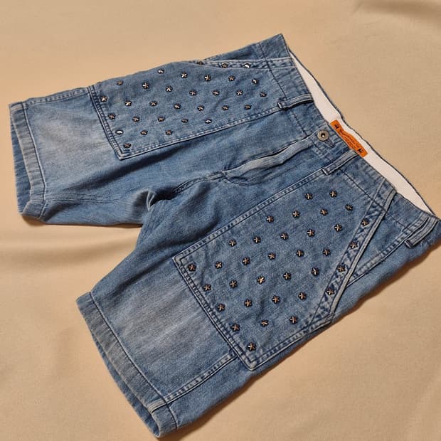 사스콰치 패브릭스 스터드 데님 쇼츠