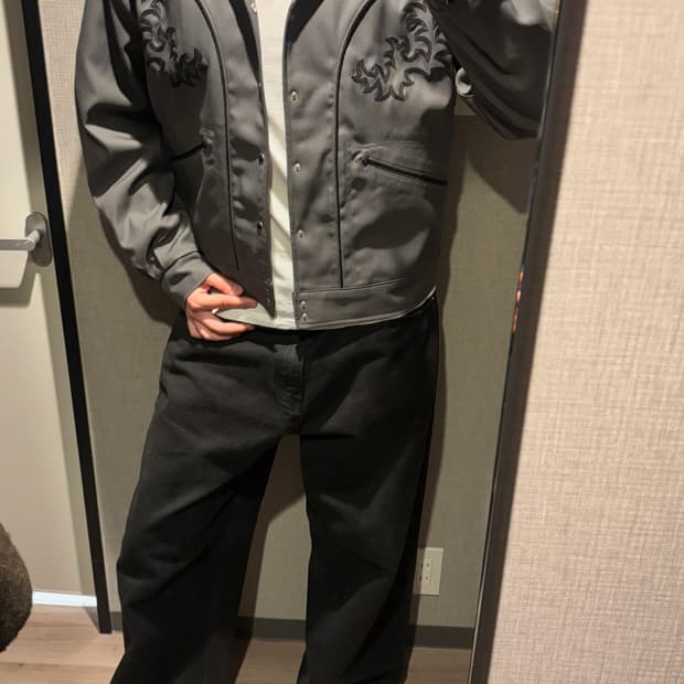 이번에 일본에서 사고 한국와보니 저랑 잘 안어울려서 싸게팝니다.