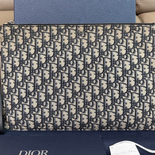 디올 오블리크 A4 클러치