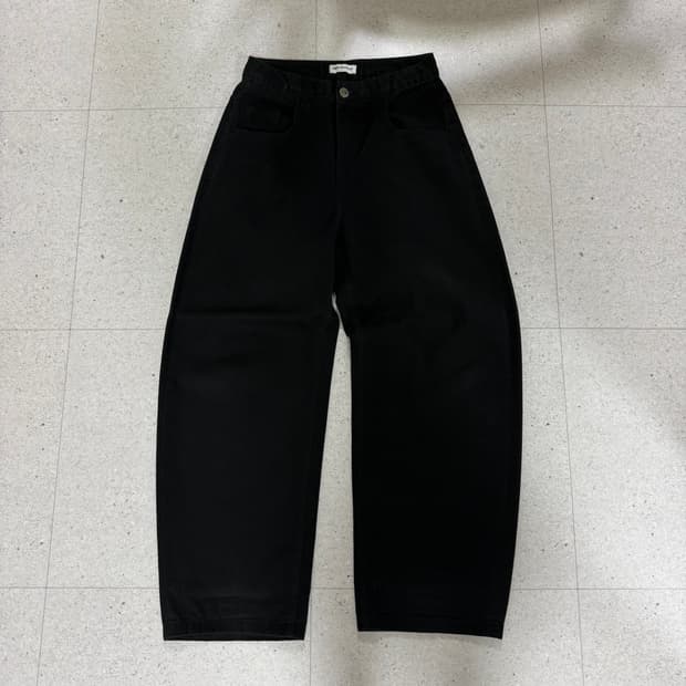 밀로 아카이브 커브드 팬츠 블랙