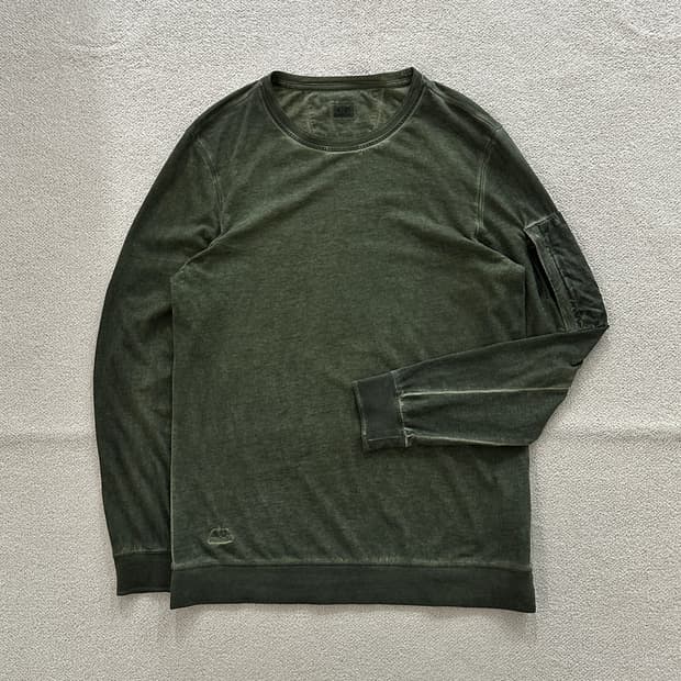 C.P. 컴퍼니 피그먼트 렌즈 롱슬리브