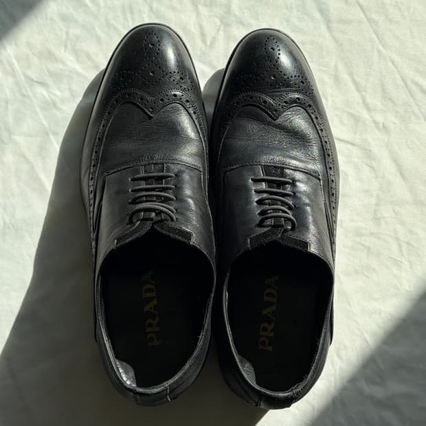 프라다 윙팁 더비 270