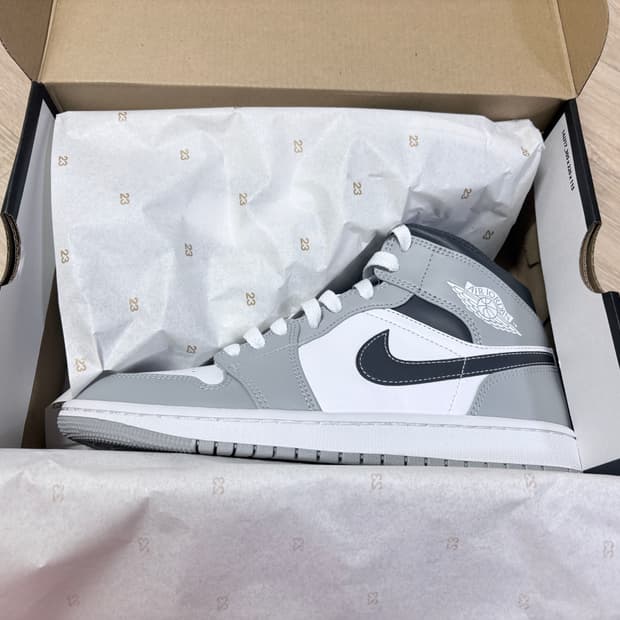 조던 1 미드 라이트 스모크 그레이 앤트러사이트