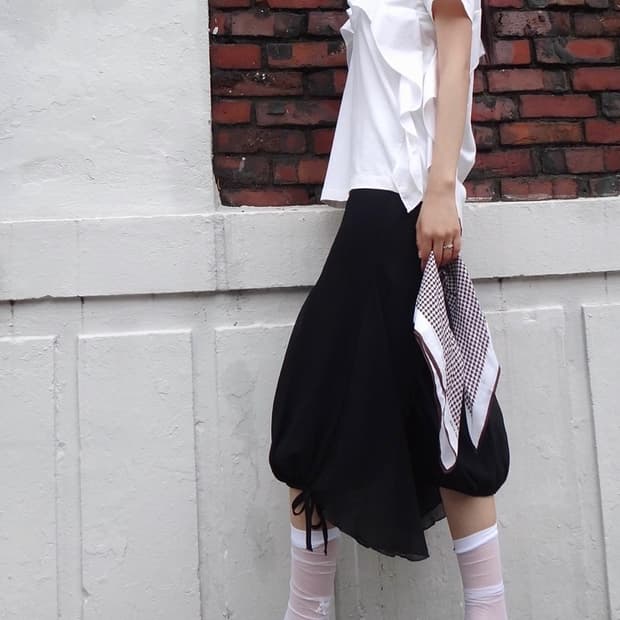 COS fly frill top / white