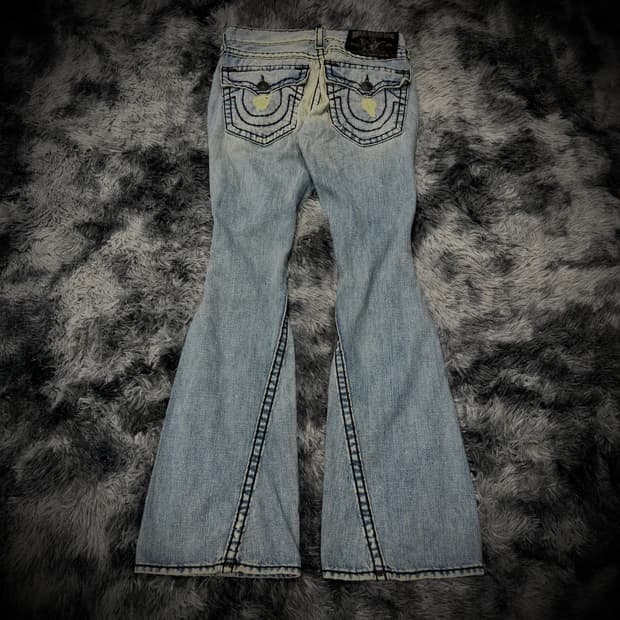 True Religion 블랙 스티치 데미지 부츠컷 데님 팬츠
