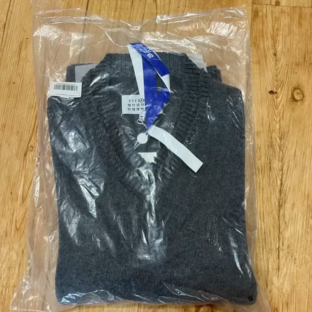 새상품) 메종 마르지엘라 엘보우 패치 브이넥 니트 L