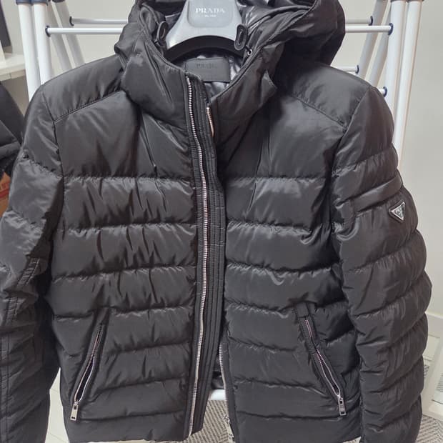 프라다 후드 패딩 자켓 블랙 50