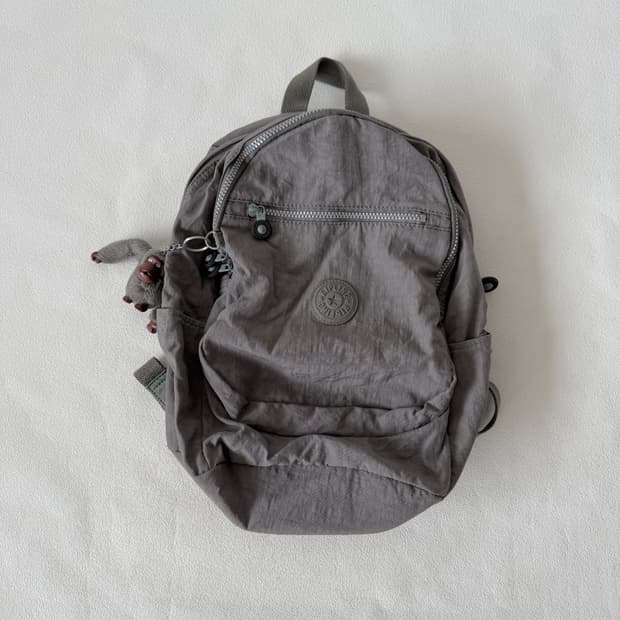 키플링(Kipling) 백팩(뒷면 부분 변색 있음)