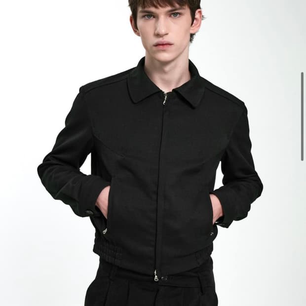 Lyjel 리젤서비스 슬릭 크롭 자켓