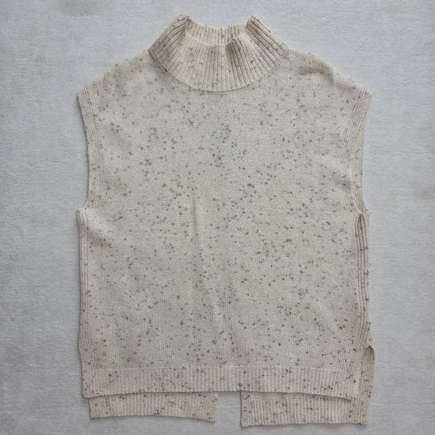 하구미 모리걸 하이넥 트임 니트 베스트