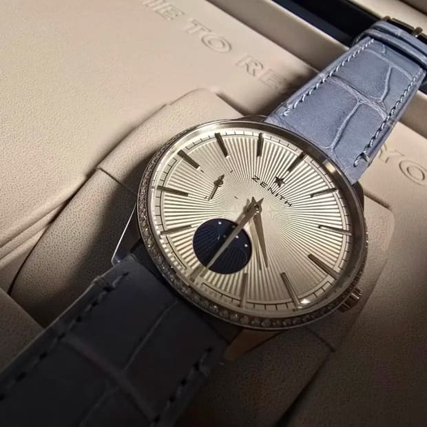 제니스 엘리트 문페이즈 새제품 36mm 입니다.