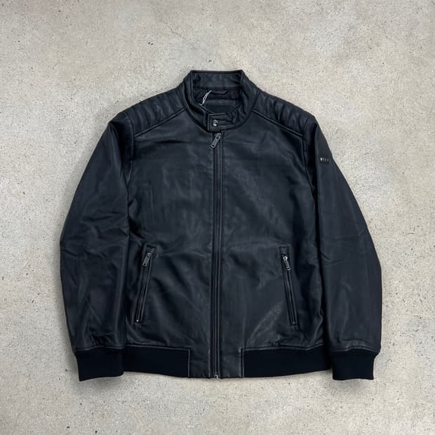 DKNY 페이크 레더 봄버 자켓