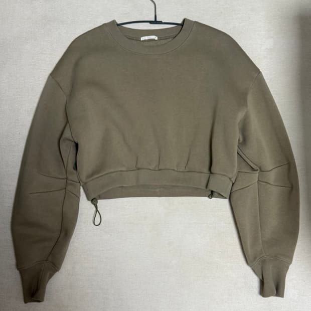 [새상품] GU 크롭 맨투맨 S 카키