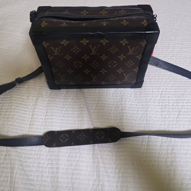 루이비통 버질아블로 소프트 트렁크 백
