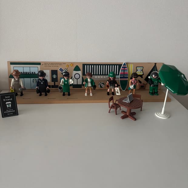 스타벅스 플레이모빌 2021 (플레이트 & 피규어 8개 일괄)