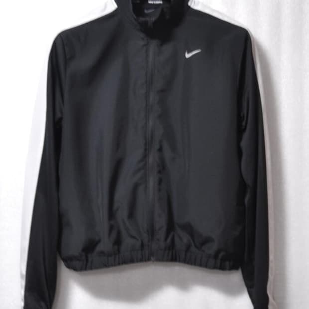 나이키/여성스우시바람막이자켓(사이즈55)